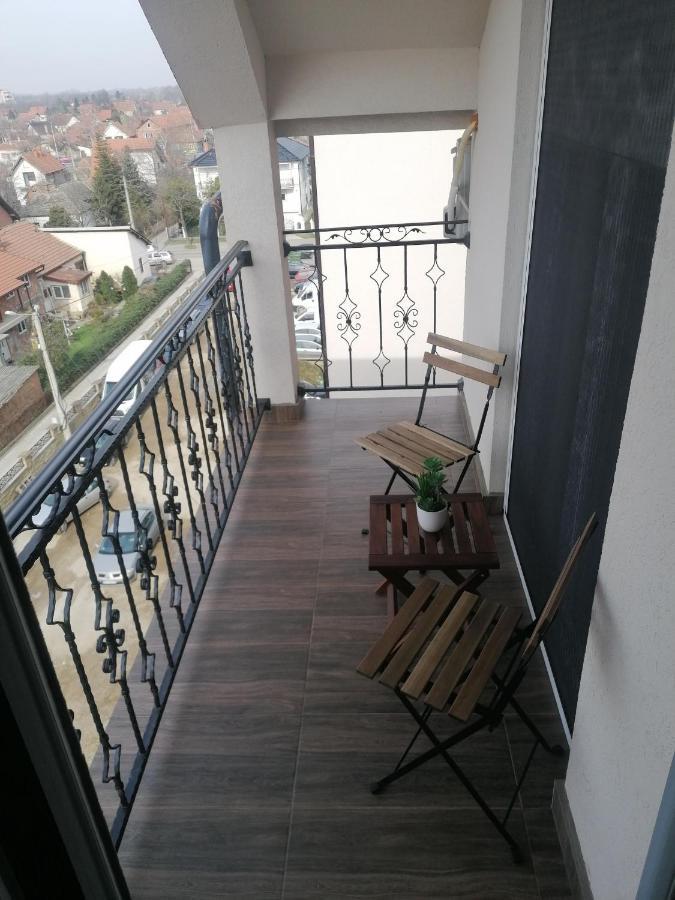 Nenadovic Apartman Obrenovac  エクステリア 写真