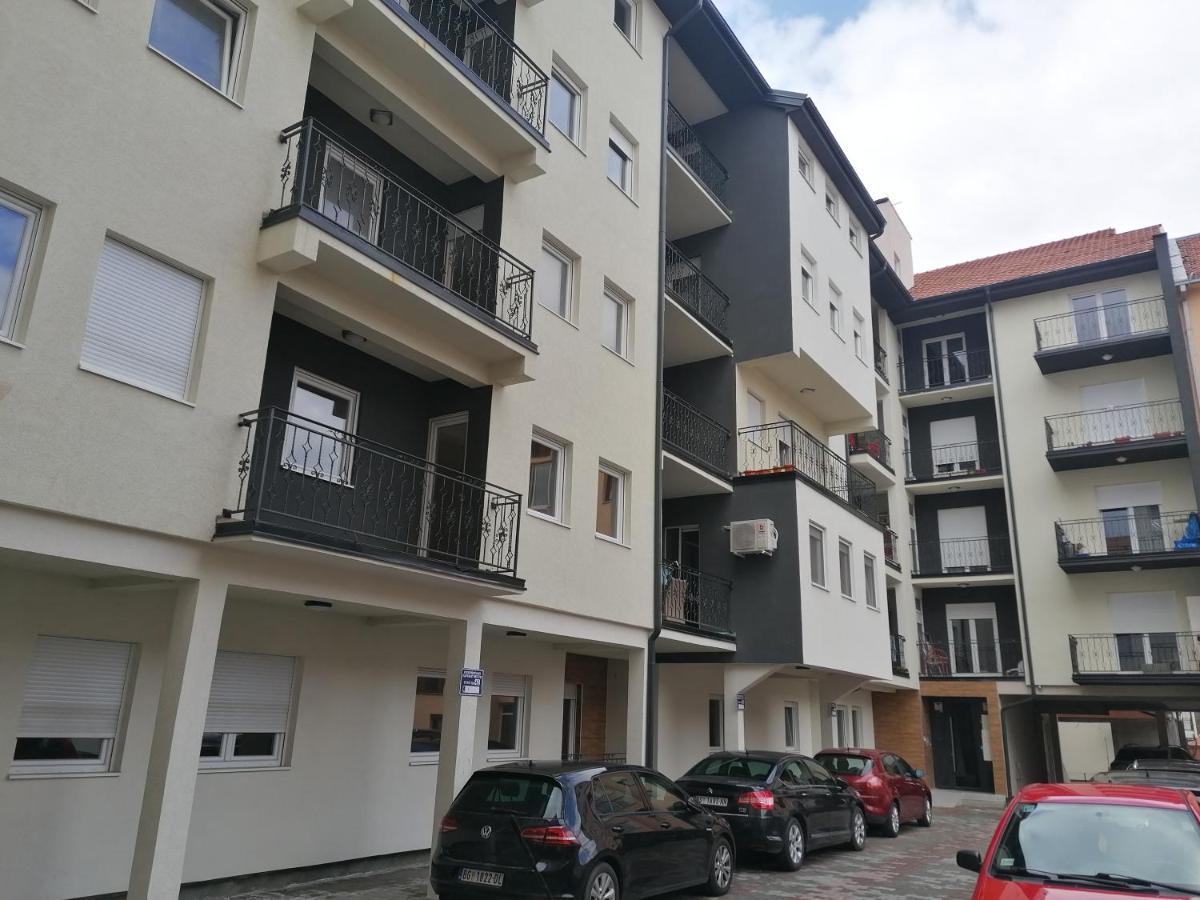 Nenadovic Apartman Obrenovac  エクステリア 写真