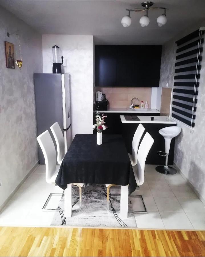 Nenadovic Apartman Obrenovac  エクステリア 写真