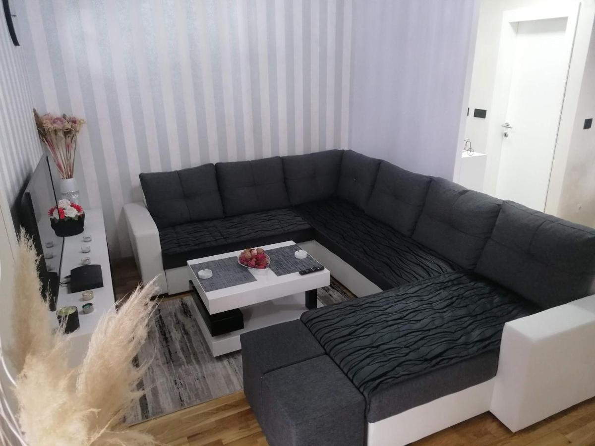 Nenadovic Apartman Obrenovac  エクステリア 写真